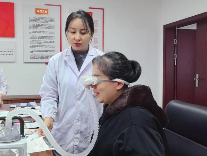 携手岳阳爱尔为职工送去眼健康“大礼包”龙8游戏国际登录暖心！岳阳市人民检察院(图2)
